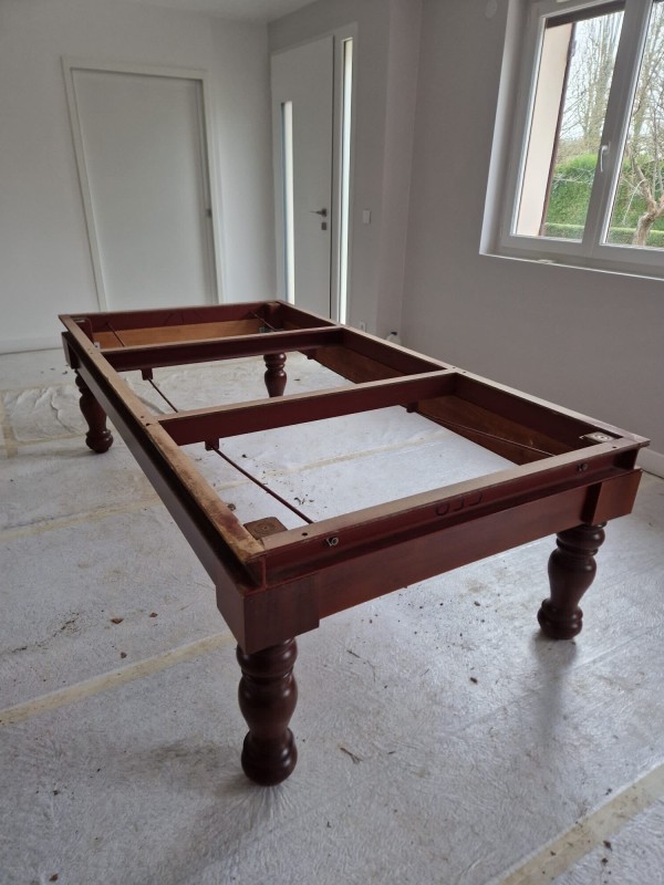 Remontage d’un billard et changement de tapis.