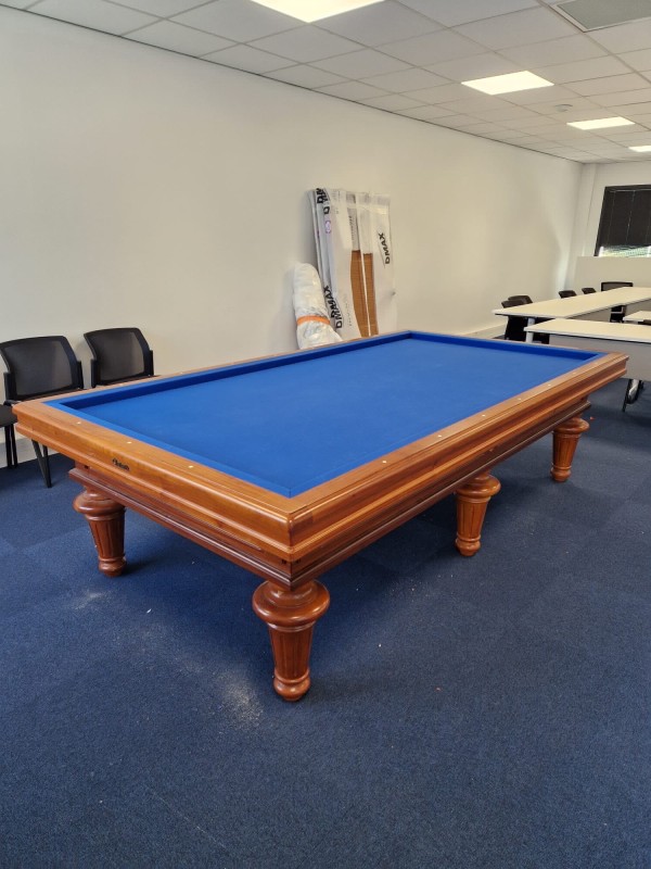 Réfection et déménagement d’un billard Français.
