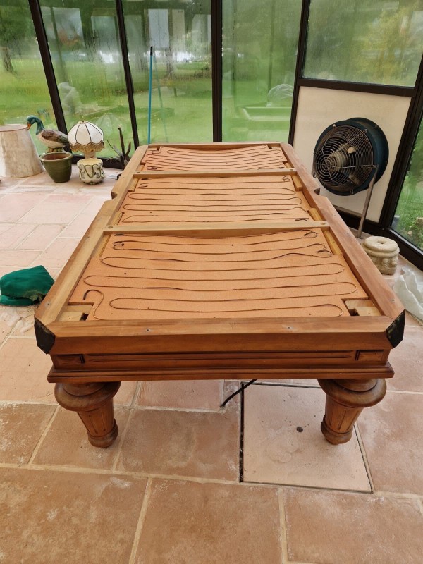 Déménagement et réfection d’un tapis de billard Français