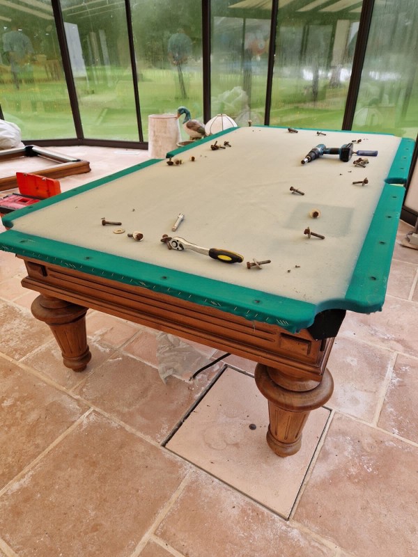 Déménagement et réfection d’un tapis de billard Français