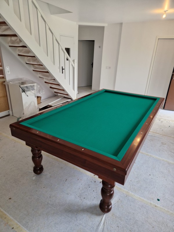Remontage d’un billard et changement de tapis.