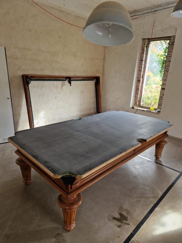 Déménagement et réfection d’un tapis de billard Français
