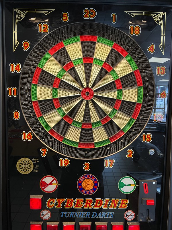 Fléchette « CYBERDINE ».