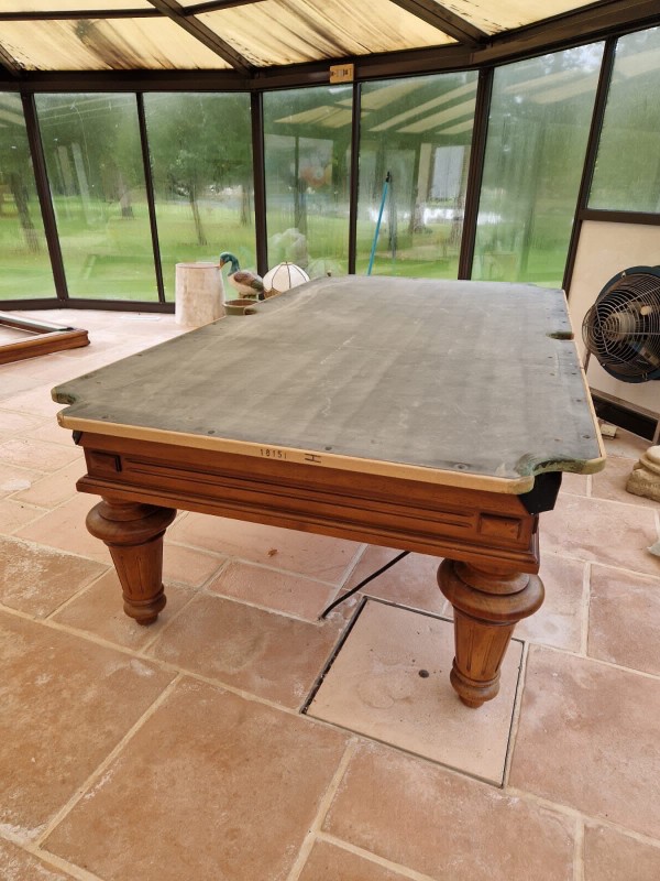 Déménagement et réfection d’un tapis de billard Français