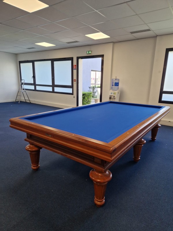 Réfection et déménagement d’un billard Français.
