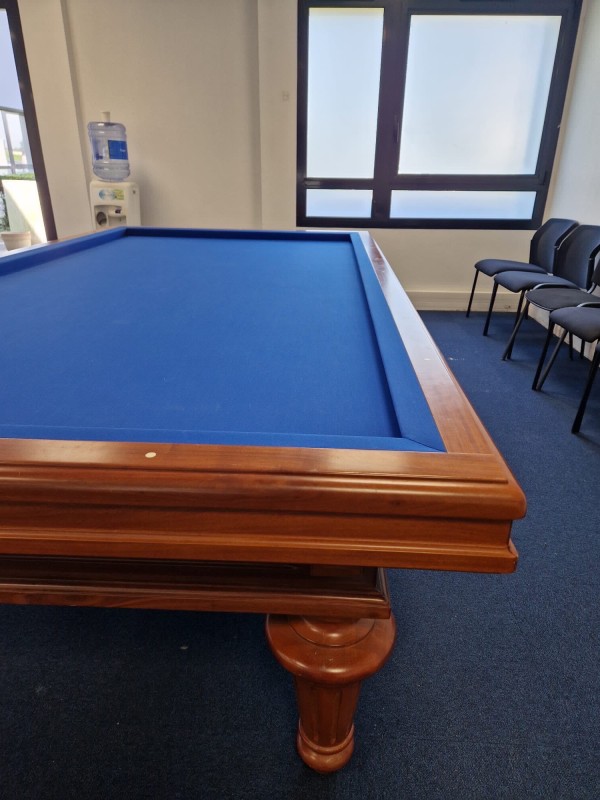 Réfection et déménagement d’un billard Français.
