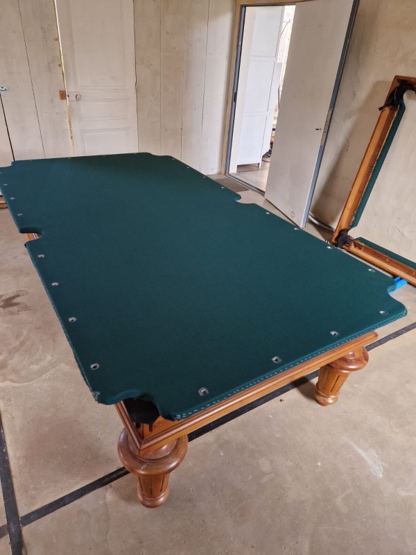 Déménagement et réfection d’un tapis de billard Français